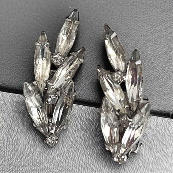 Vintage Rhinestone Earrings Silver Tone Prong Set Crystal Formal Bridal Clip 9U - Picture 1 of 6